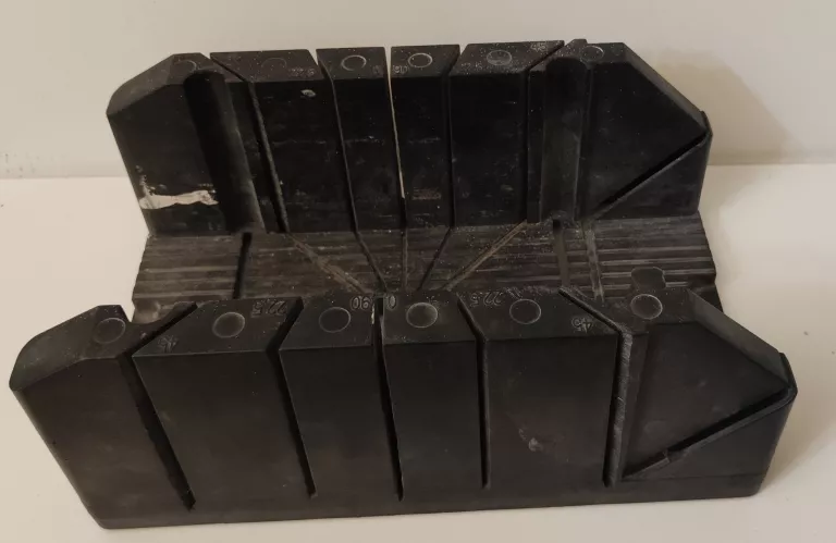 ukosnica-do-ciecia-listew-stan-11323-2