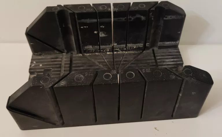 ukosnica-do-ciecia-listew-kurczaki-26-lodz-nowa