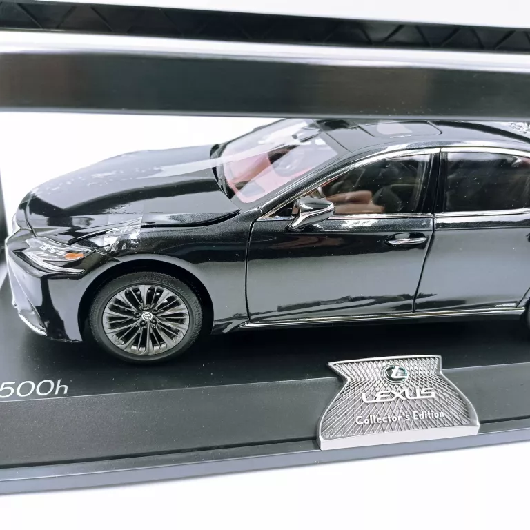 MODEL AUTA LEXUS SKALA 1:18