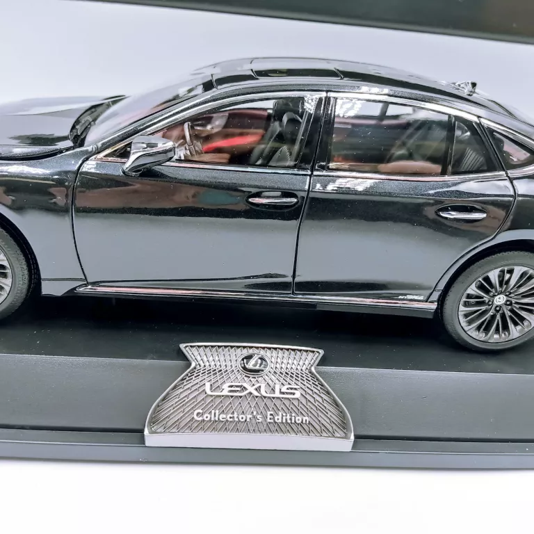 MODEL AUTA LEXUS SKALA 1:18