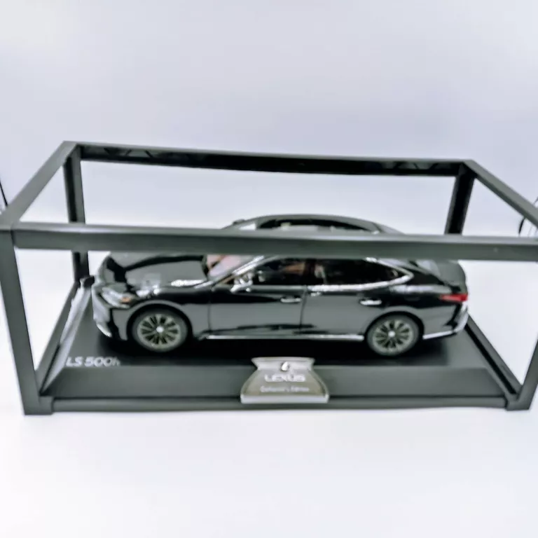 MODEL AUTA LEXUS SKALA 1:18