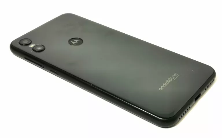 TELEFON MOTOROLA ONE XT1941-4 64+4 GB CZARNY