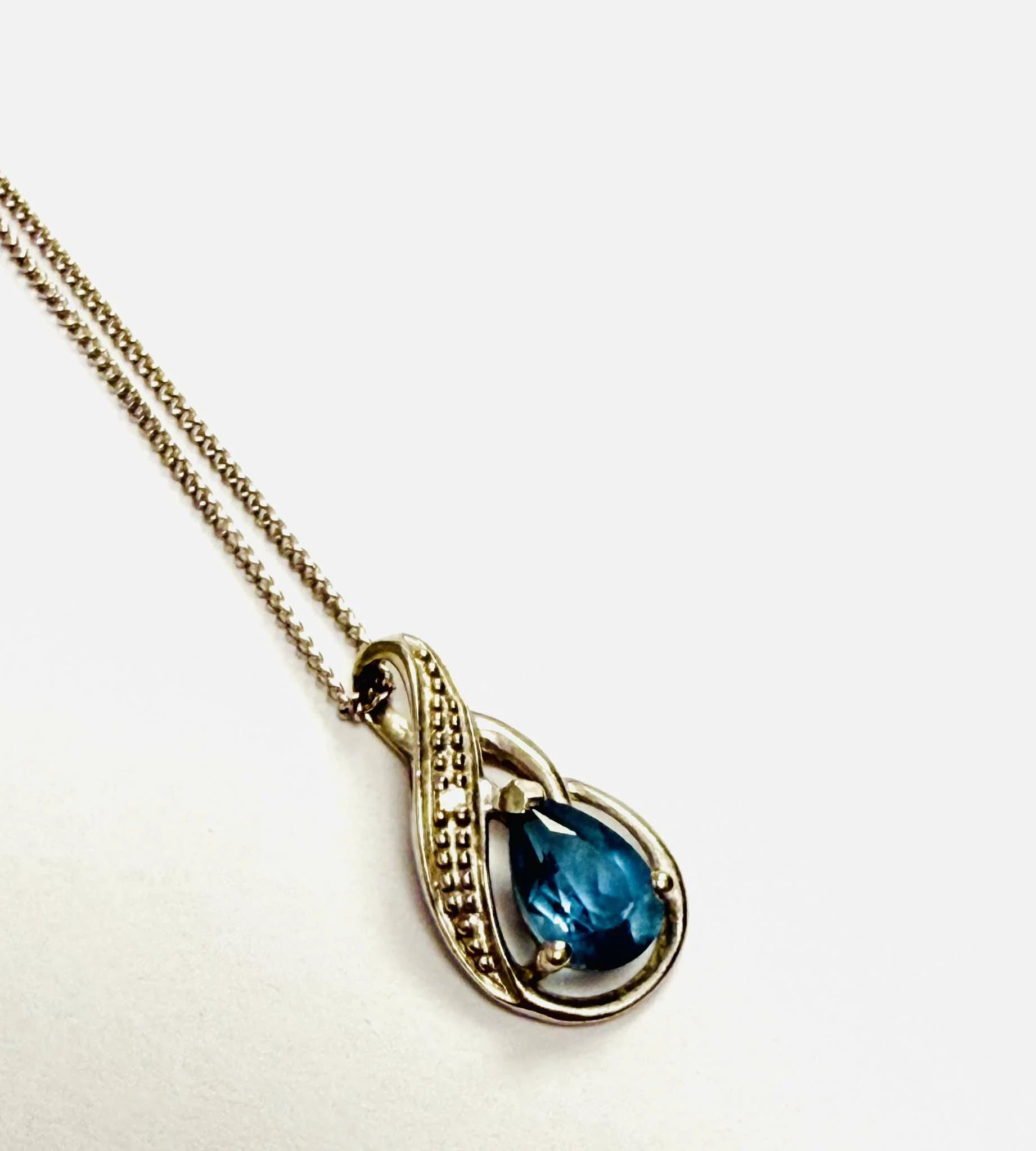 lancuszek-z-zawieszka-kolczyki-z-topazem-certyfikat-rodzaj-zapiecia-2207-1