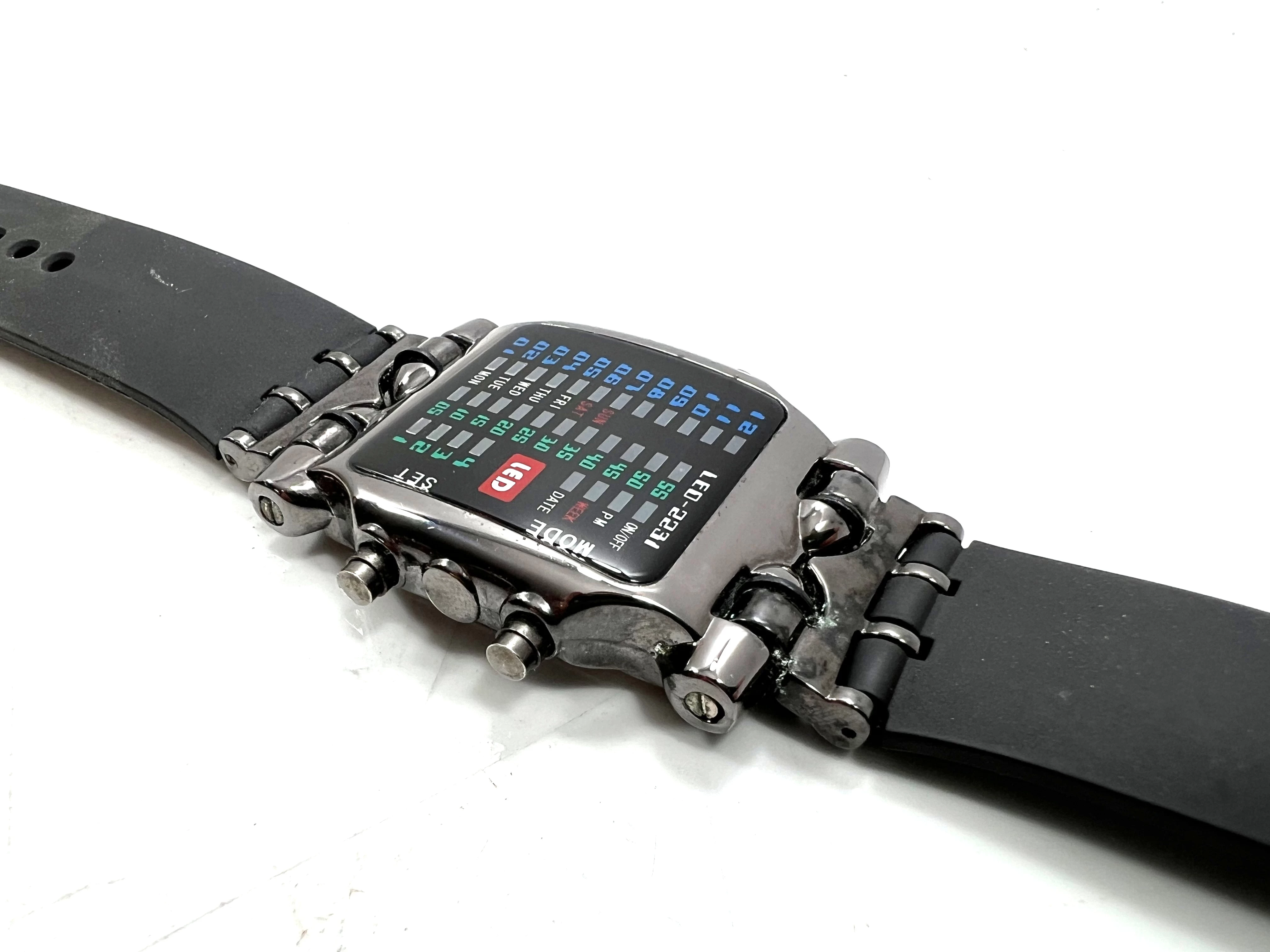 zegarek-binarny-tvg-led-watch-stefana-grota-roweckiego-7h-krakow