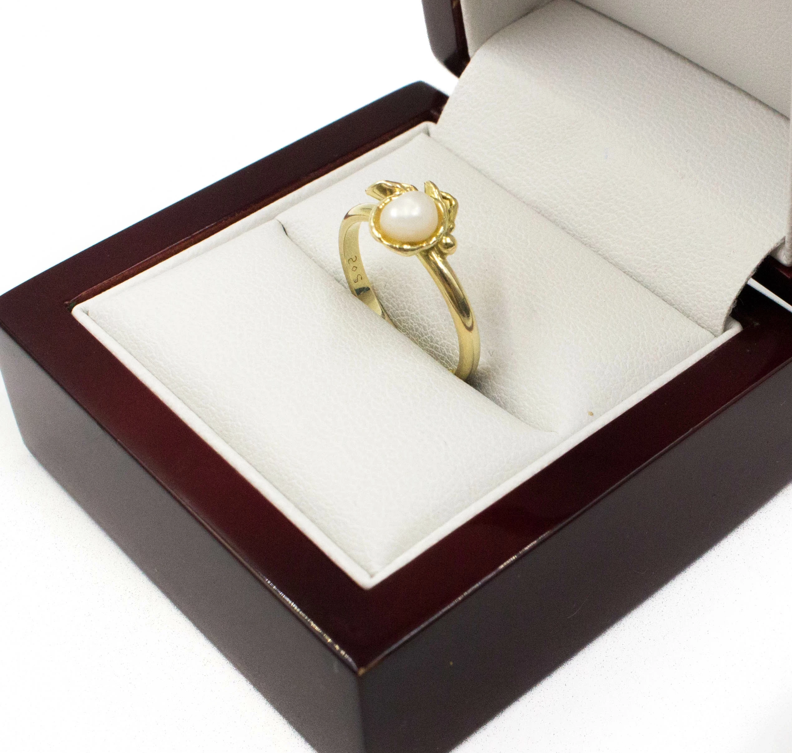 zloty-pierscionek-bialy-kamien-14k-r14-w295g-pilsudskiego-57-marki