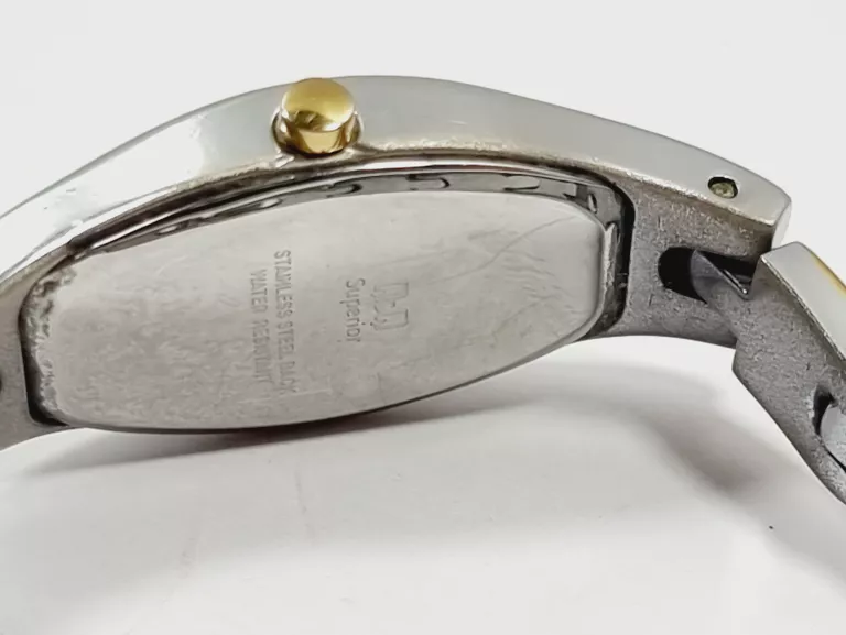 ZEGAREK Q&Q