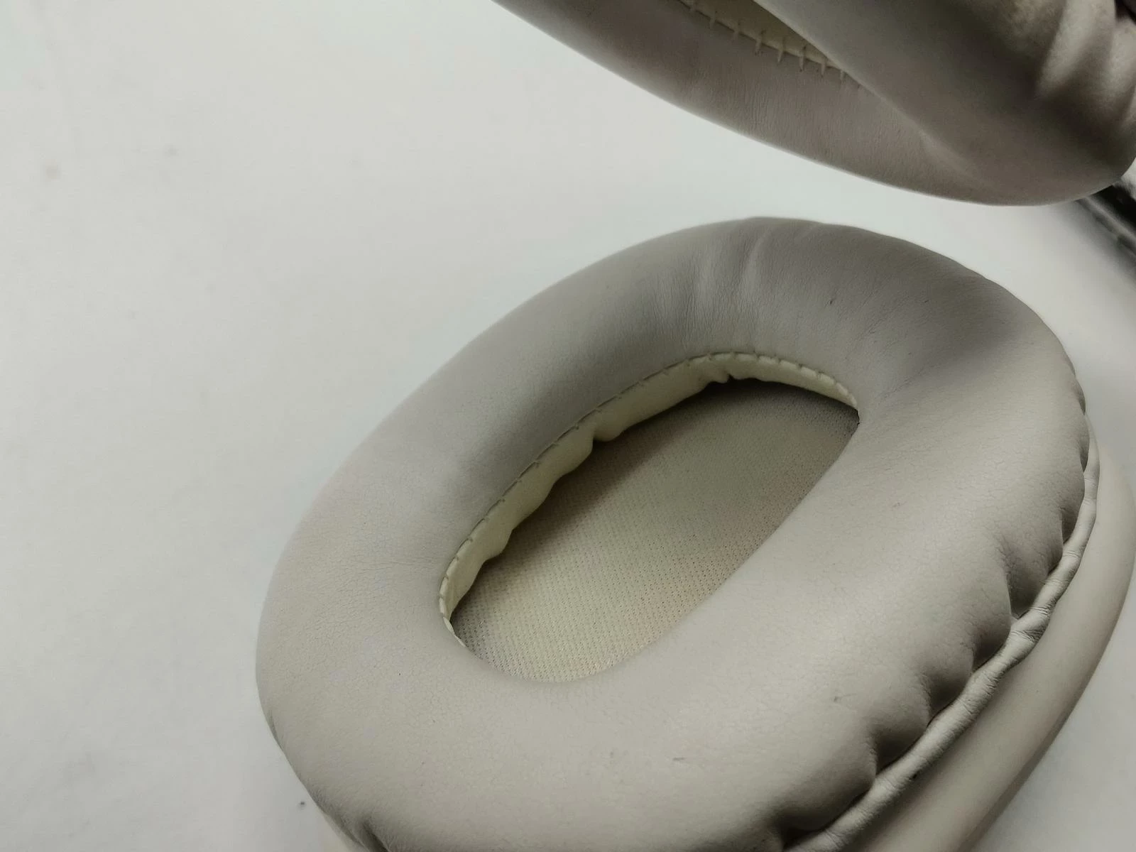 sluchawki-roseland-biale-kolor-dominujacy-129357-3