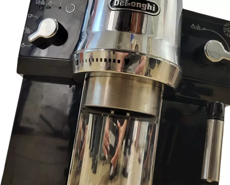 EKSPRES KOLBOWY DELONGHI EC820.B