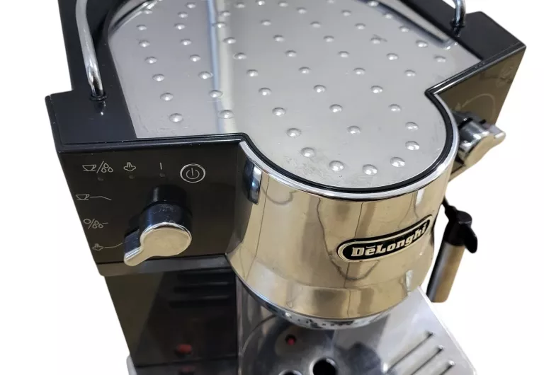 EKSPRES KOLBOWY DELONGHI EC820.B