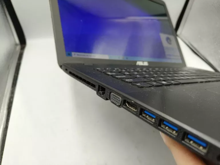 LAPTOP ASUS X751L I5 5200U 4GB 1TB GT 940M