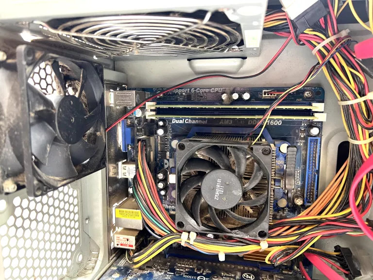 KOMPUTER BRAVO GTX 560 4GB RAM 1TB HDD AMD