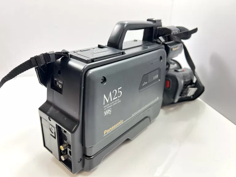 KAMERA VHS PANASONIC M25