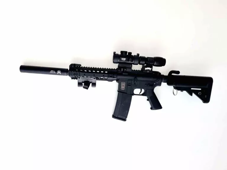 KARABINEK AEG SPECNA ARMS SA-F02 FLEX + DOCTER 1X40RD + SPR M4A1 5.56MM