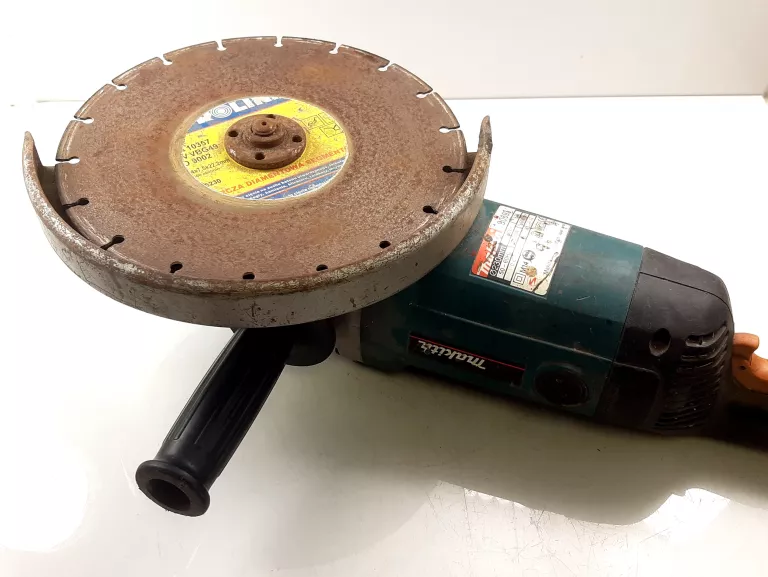 SZLIFIERKA KĄTOWA MAKITA 9069S 230MM