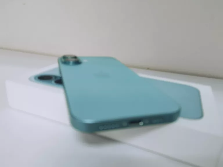 TELEFON IPHONE 16 KOMPLET OPIS!