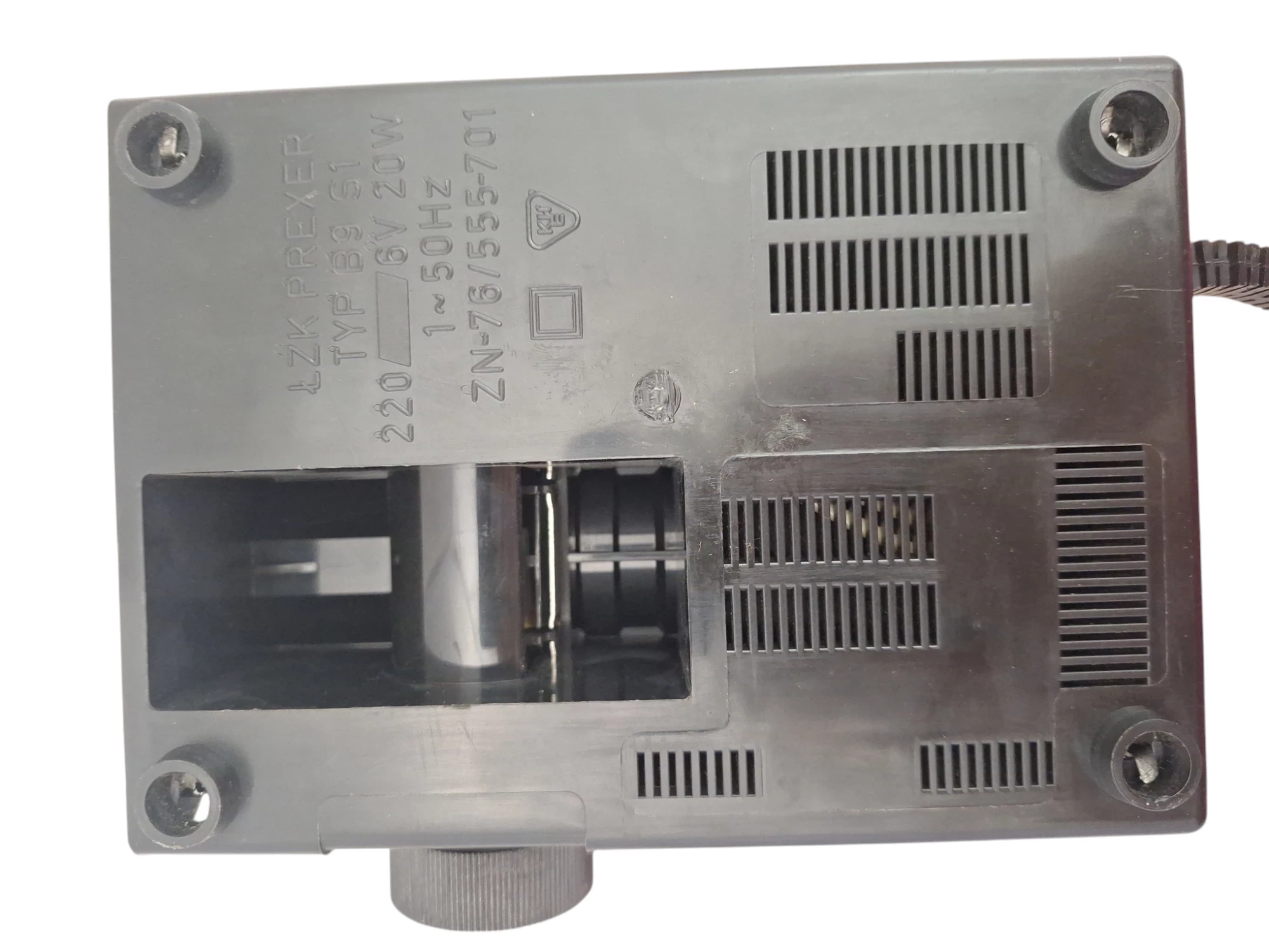 rzutnik-ania-projektor-diaskop-z-prl-do-bajek-12-klisz-jasnosc-lampy-ansi-1