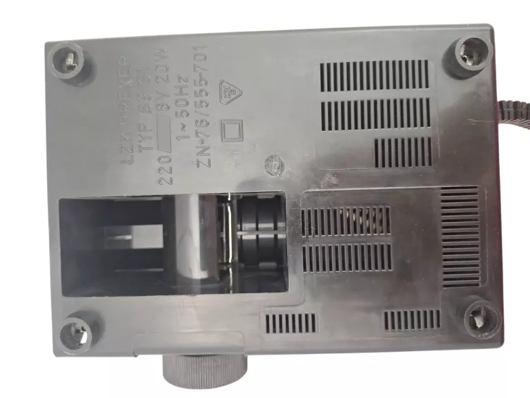 rzutnik-ania-projektor-diaskop-z-prl-do-bajek-12-klisz-jasnosc-lampy-ansi-1