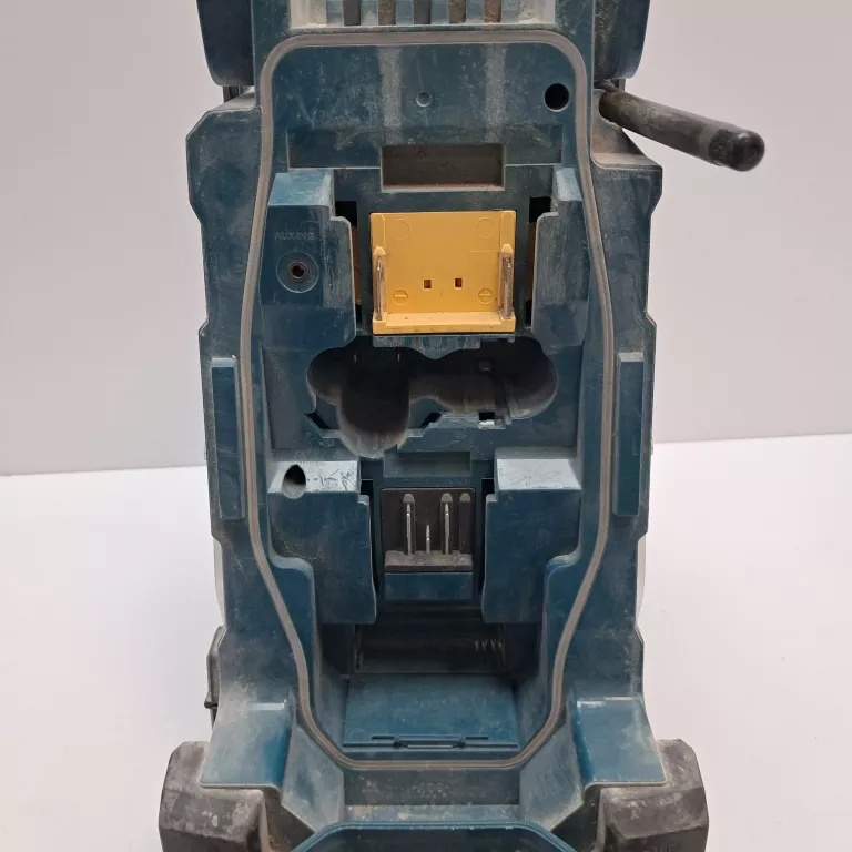 radio-makita-seria-dmr301