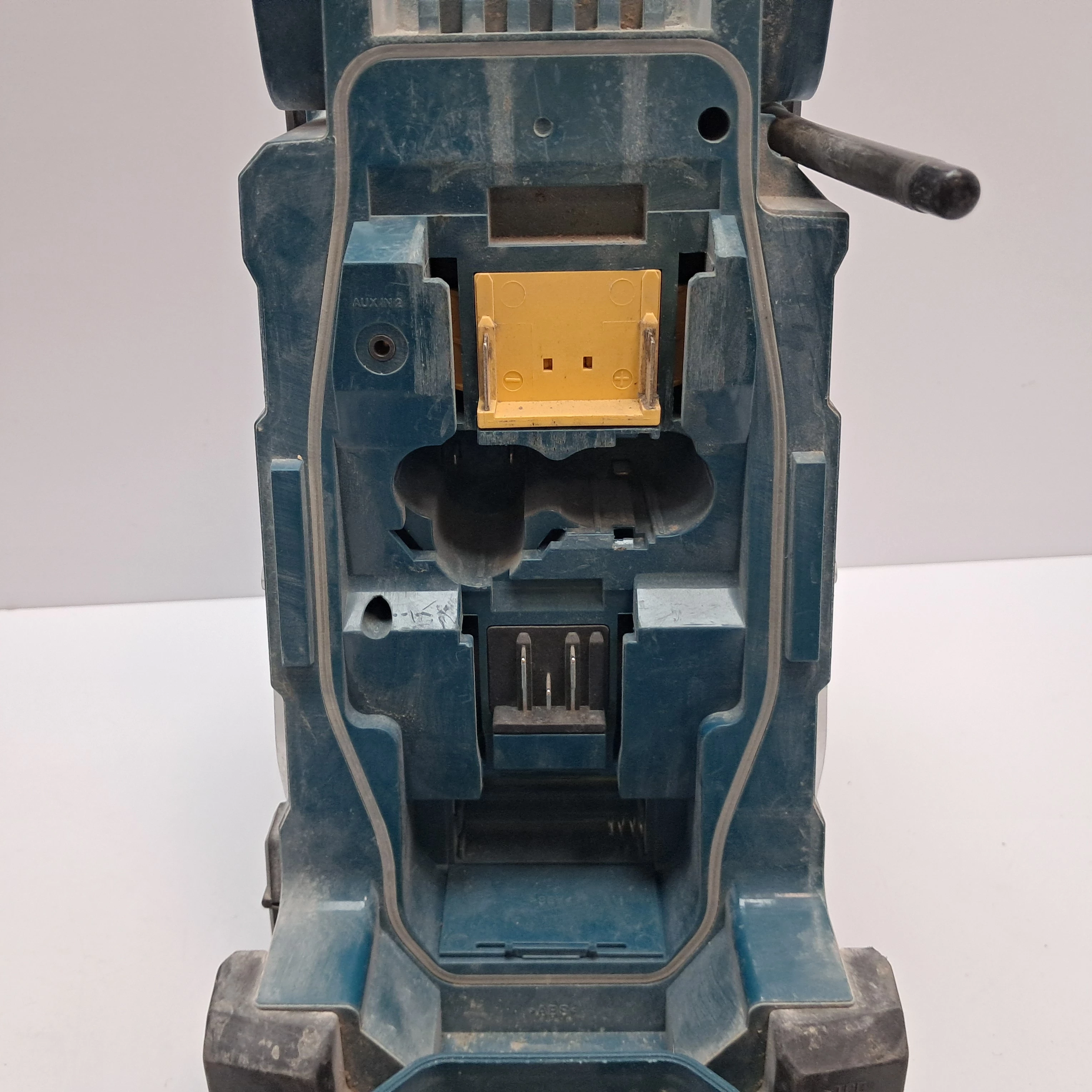 radio-makita-seria-dmr301