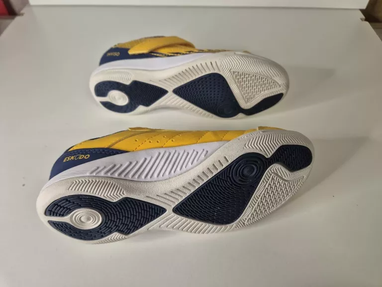 BUTY DO PIŁKI NOŻNEJ HALOWEJ FUTSAL KIPSTA ESKUDO 500 KD ROZMIAR 29