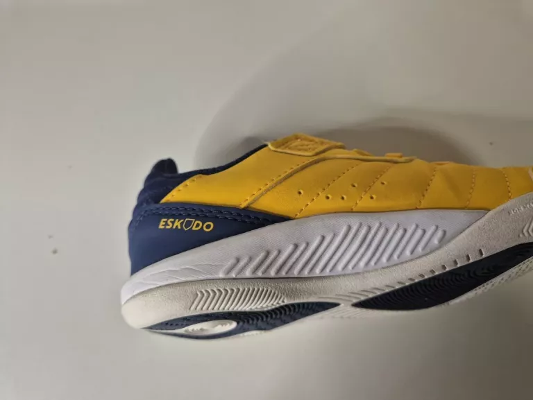 BUTY DO PIŁKI NOŻNEJ HALOWEJ FUTSAL KIPSTA ESKUDO 500 KD ROZMIAR 29