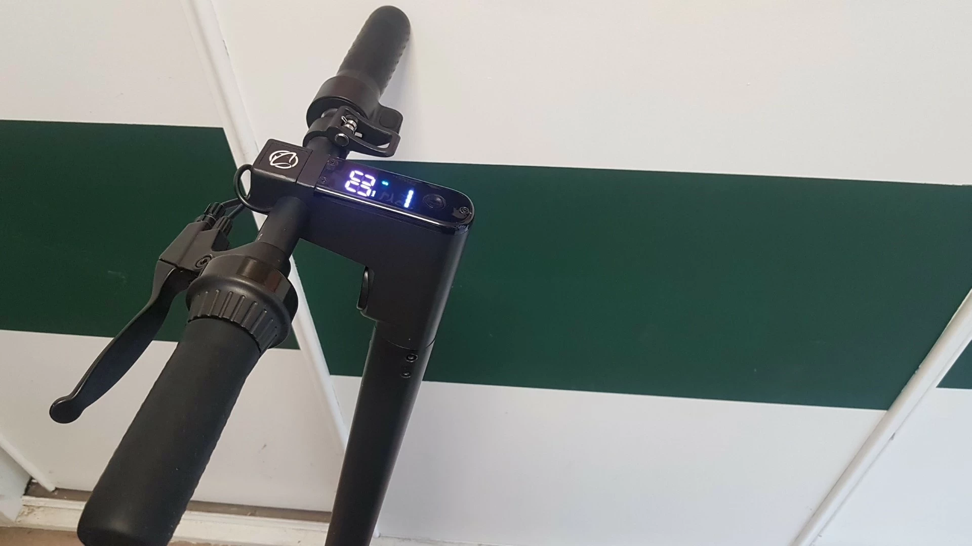 hulajnoga-elektryczna-manta-xrider-mes1002j-500w-10-cali-stan-11323-2