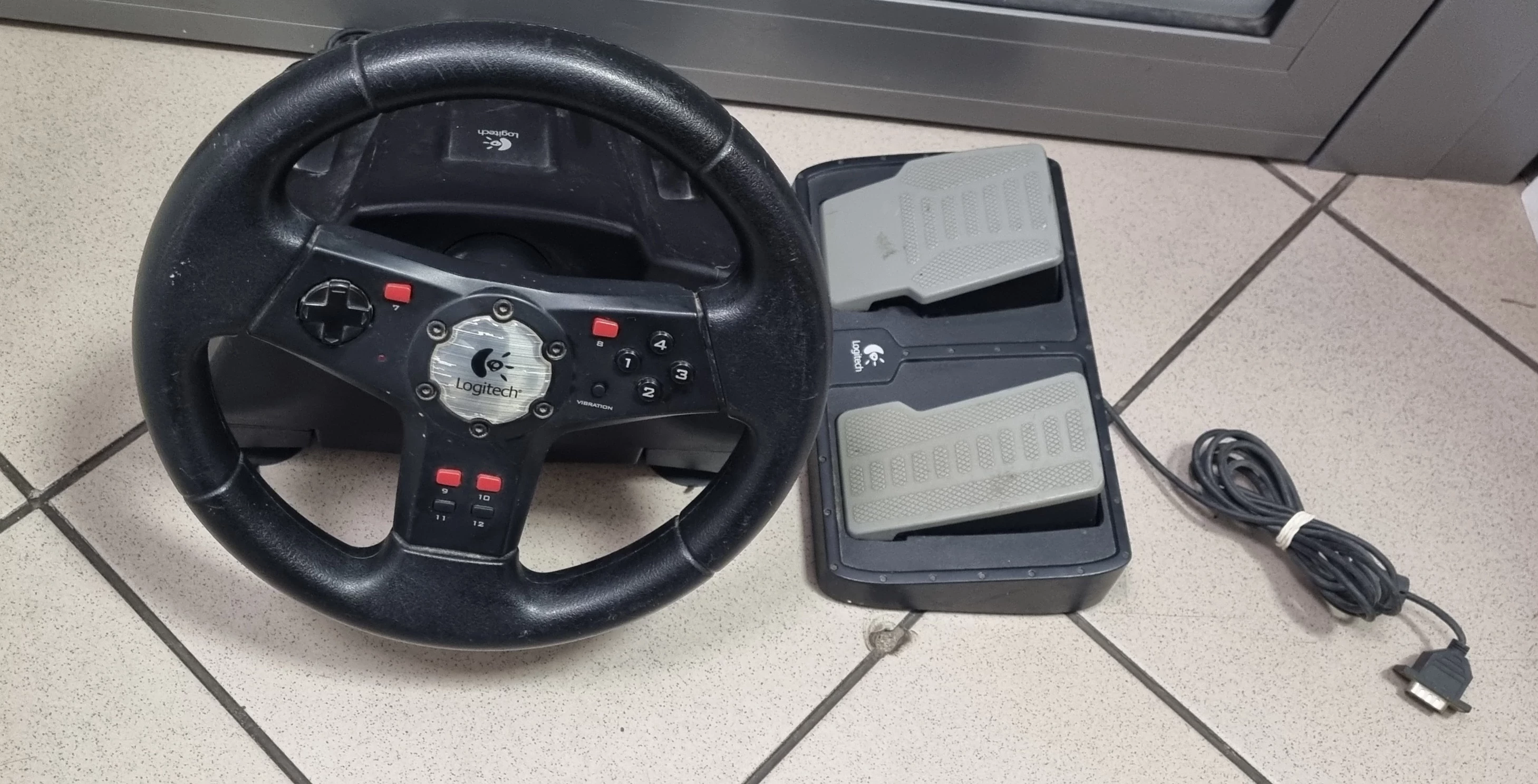 kierownica-logitech-formula-vibration-feedback-wheel-e-uk12-pedaly-senatorska-38-legnica