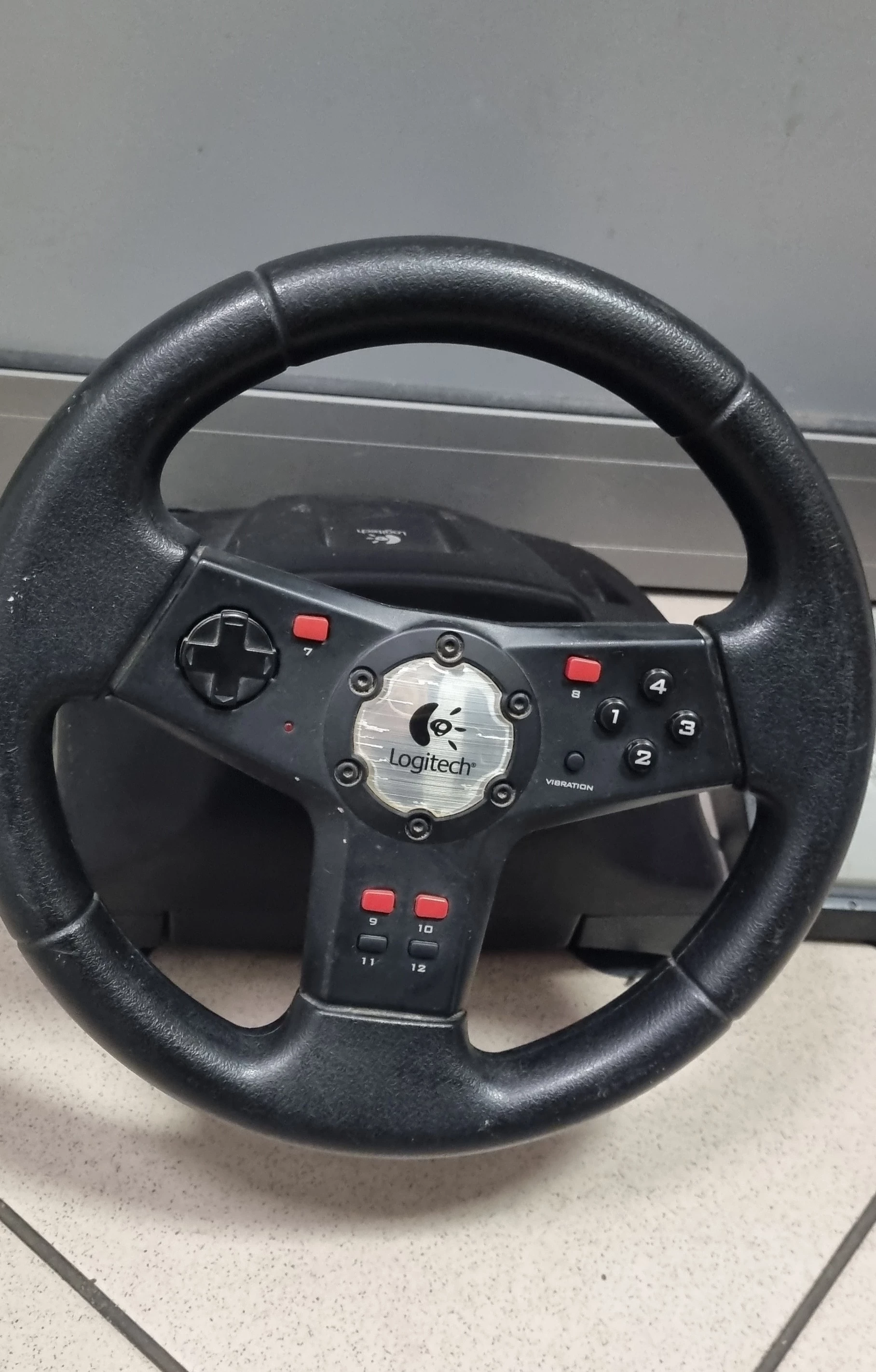 kierownica-logitech-formula-vibration-feedback-wheel-e-uk12-pedaly-stan-11323-2