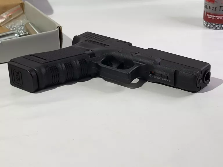 WIATRÓWKA UMAREX GLOCK 17 PUD