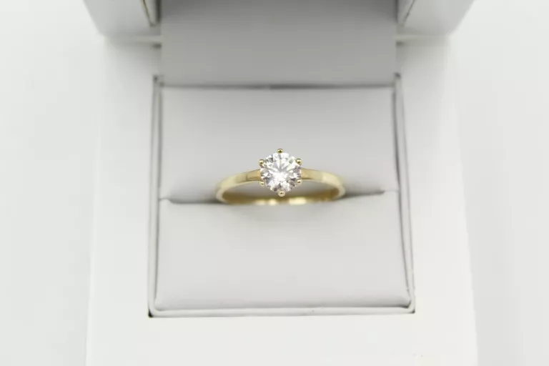PIĘKNY, ZŁOTY PIERŚCIONEK 333 8K 1,73G R. 18 APART!