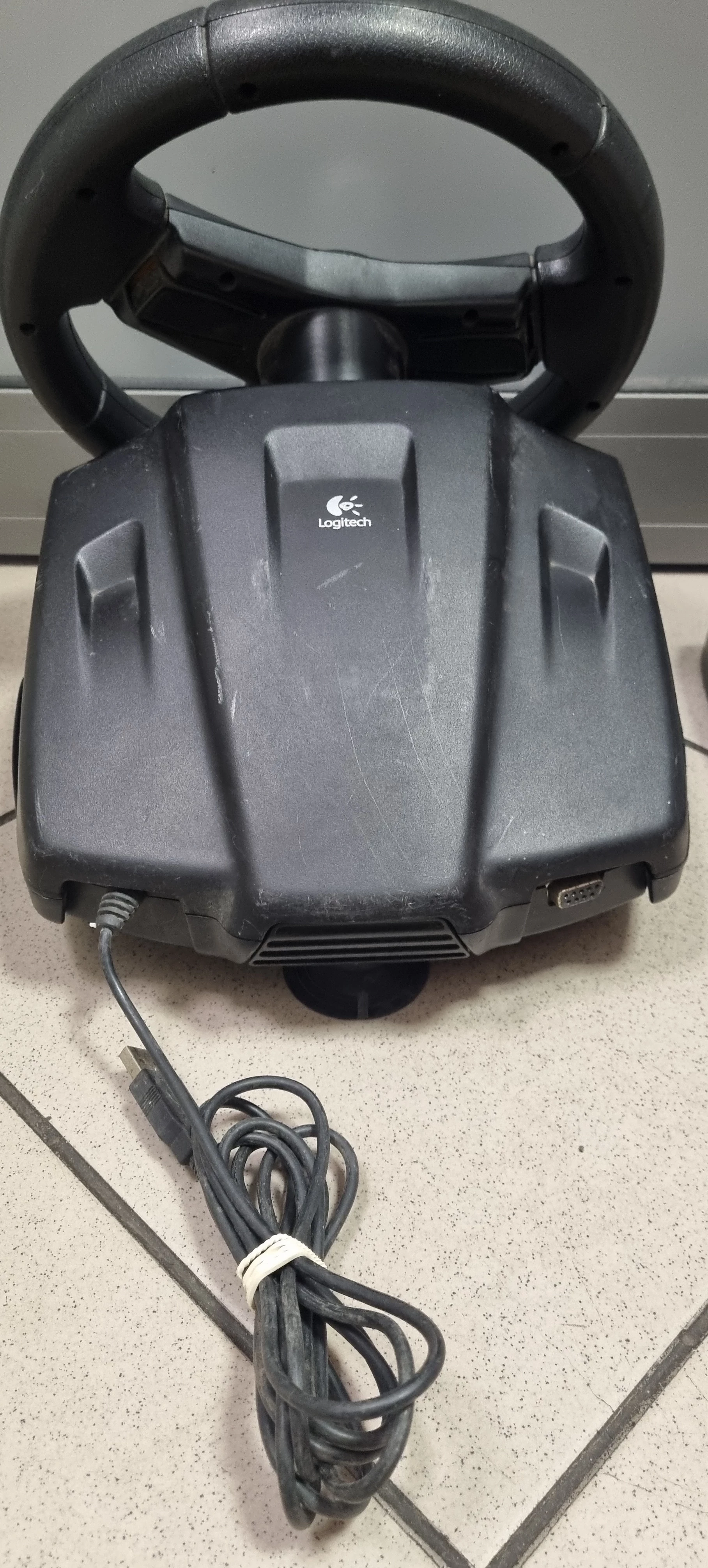 kierownica-logitech-formula-vibration-feedback-wheel-e-uk12-pedaly-model-vibration-feedback