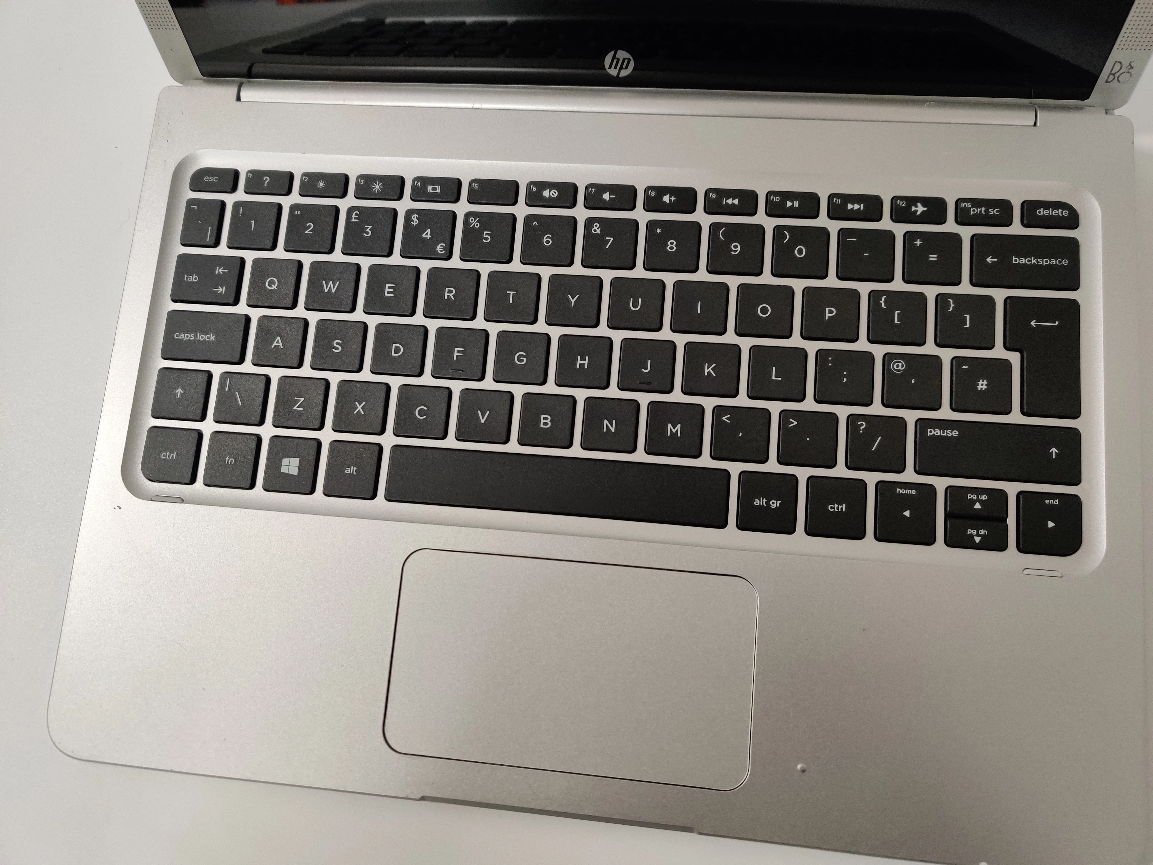 hp-pavilion-x2-m3-6y304gb128gbwin10-opis-przekatna-ekranu-12