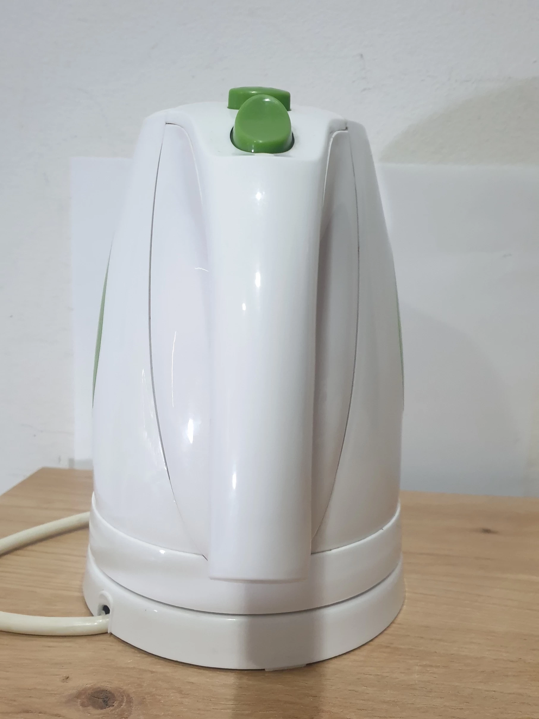 czajnik-clarus-elektryczny-turystyczny-09-l-pojemnosc-0900