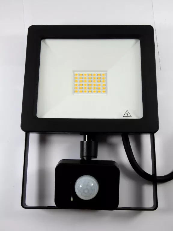 REFLEKTOR LED Z CZUJNIKIEM RUCHU LUMARE 30 W 3000LM 3000K