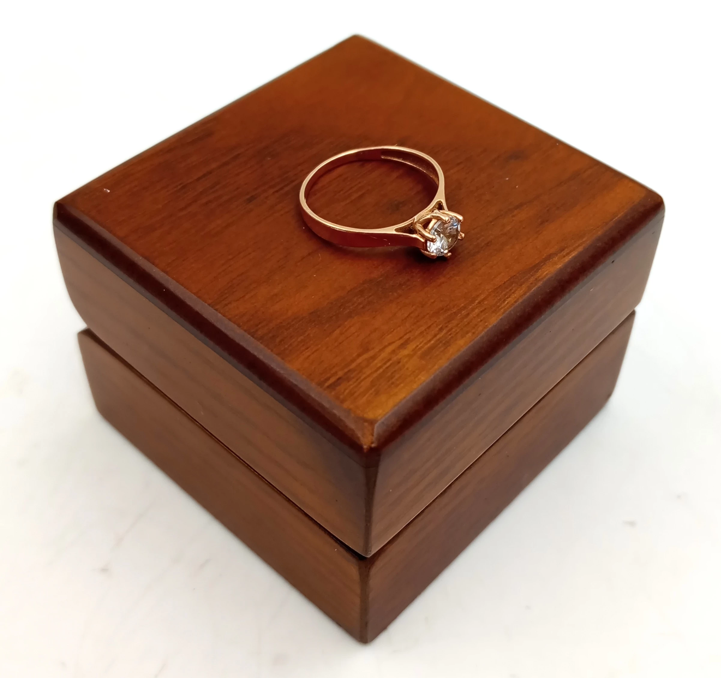 delikatny-zloty-pierscionek-141g585-r-11-material-15835-2