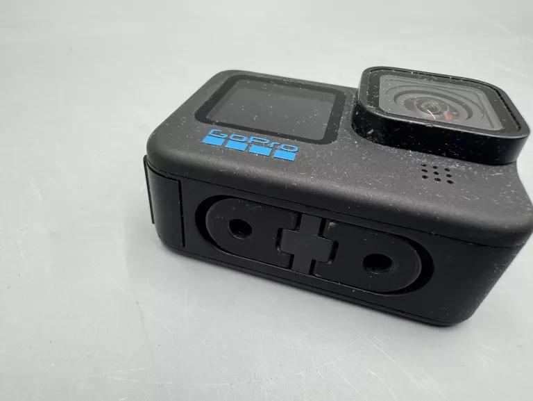 KAMERA SPORTOWA GOPRO HERO11 KOMPLET (ZBITY EKRAN )