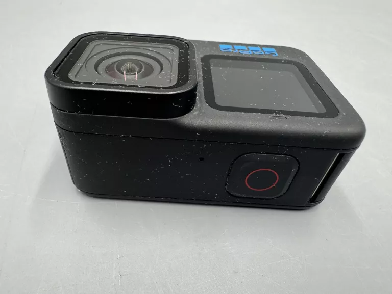 KAMERA SPORTOWA GOPRO HERO11 KOMPLET (ZBITY EKRAN )