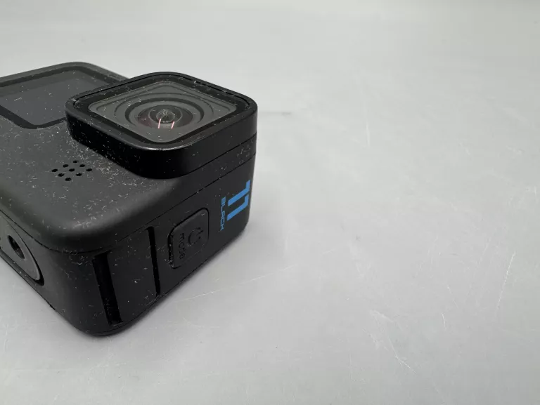 KAMERA SPORTOWA GOPRO HERO11 KOMPLET (ZBITY EKRAN )