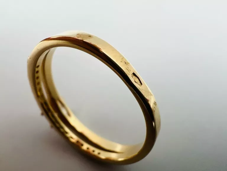 zloty-pierscionek-z-cyrkonia-w-330g-pr-585-rozm-19-kolor-dominujacy-205826-225106