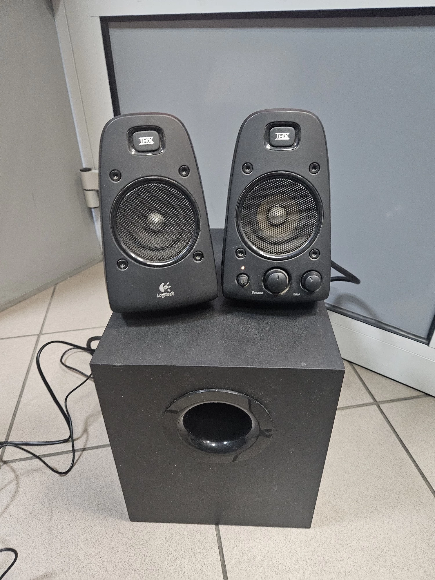 glosniki-logitech-21-z623-thx-speaker-system-model-logitech-z-623-pc