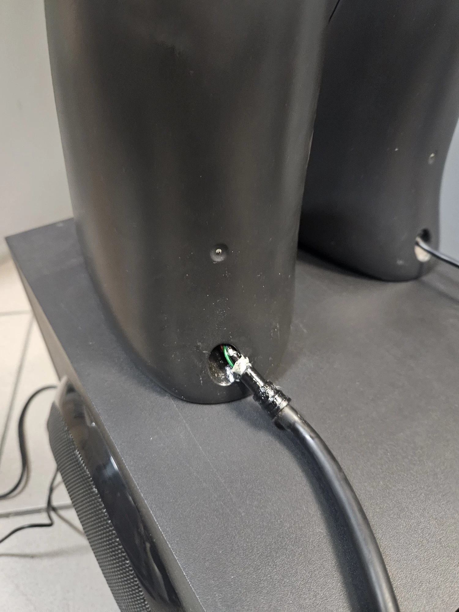 glosniki-logitech-21-z623-thx-speaker-system-saturna-41-glogow