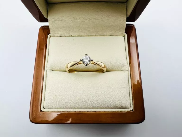 ZŁOTY PIERŚCIONEK Z CYRKONIA W 2,58G PR 585 ROZM 19