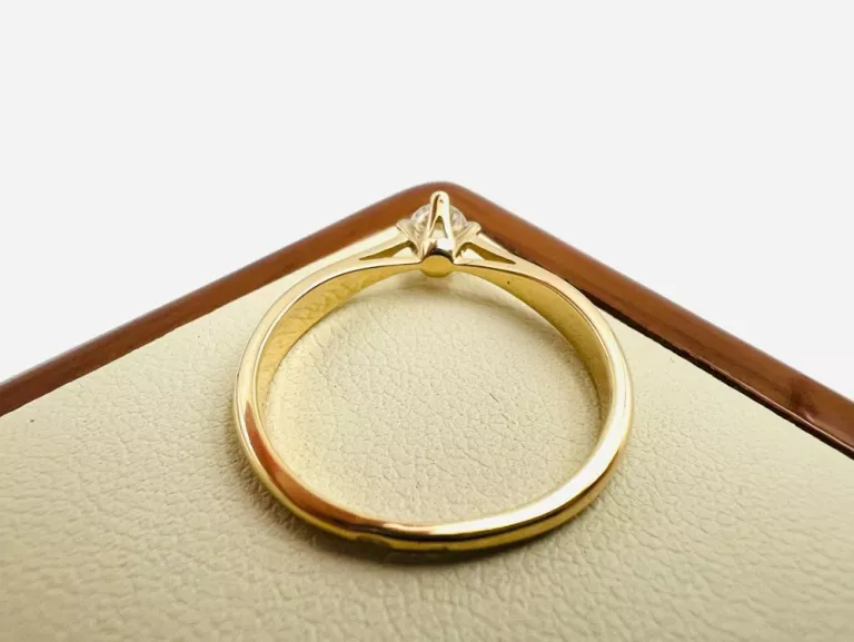 ZŁOTY PIERŚCIONEK Z CYRKONIA W 2,58G PR 585 ROZM 19