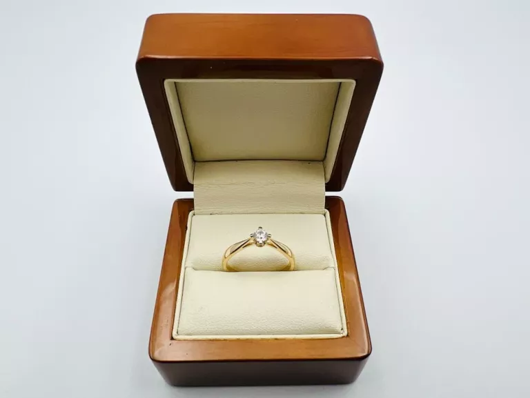 ZŁOTY PIERŚCIONEK Z CYRKONIA W 2,58G PR 585 ROZM 19