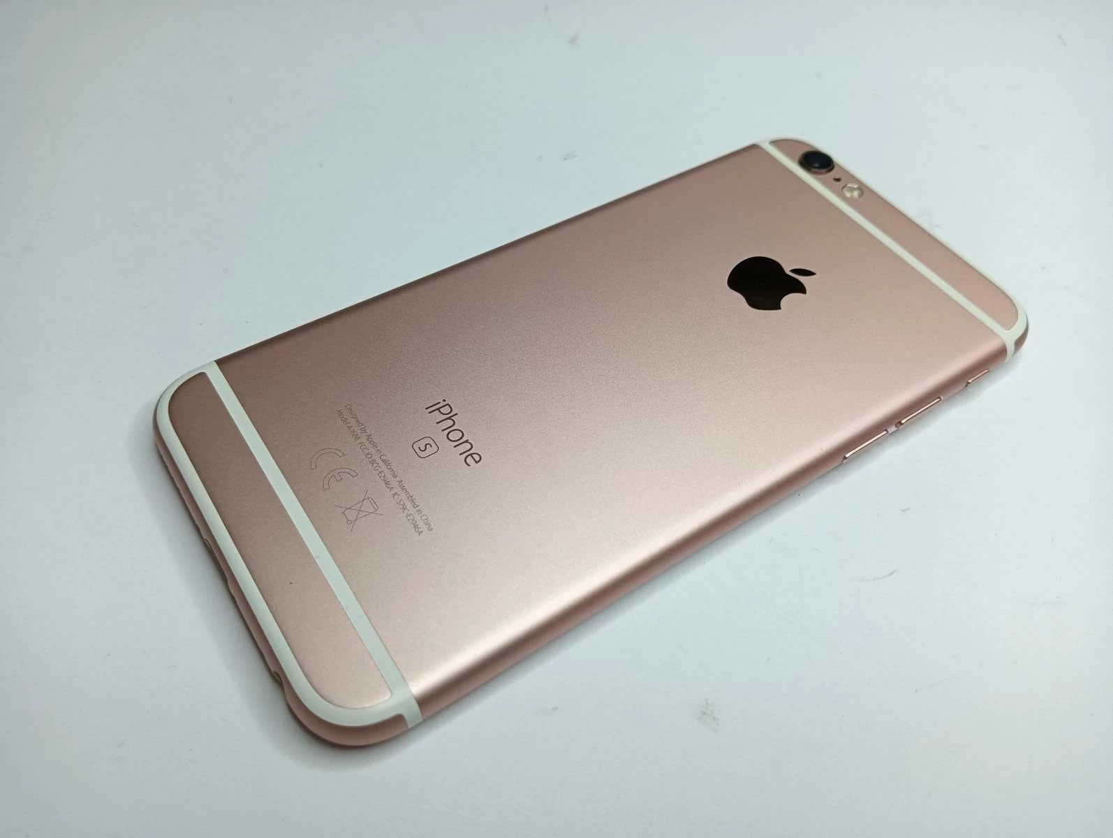 apple-iphone-6s-rose-gold-232gb-nie-laduje-sie-wbudowana-pamiec-202869-214197