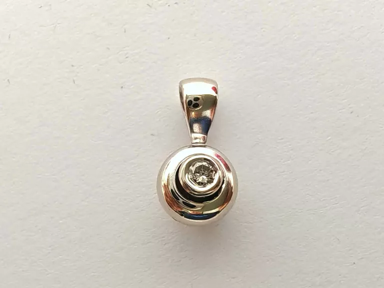 ZŁOTA ZAWIESZKA CERTYFIKAT BIAŁE I ŻÓŁTE ZŁOTO 585 1,52G 0,04CT BRYLANT