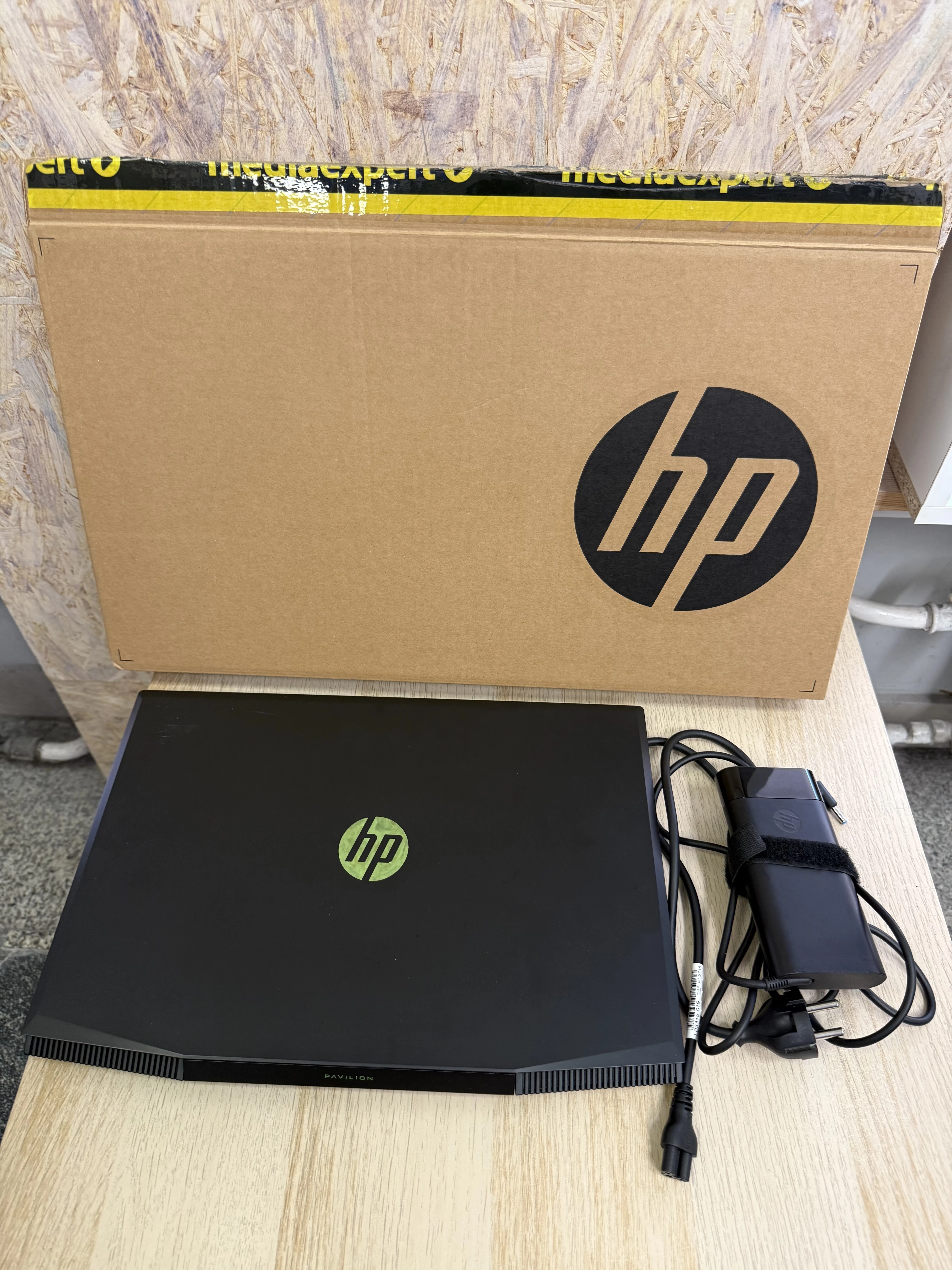 laptop-hp-pavilion-gaming-15-komplet-pudelko-rozdzielczosc-px-4474-211457