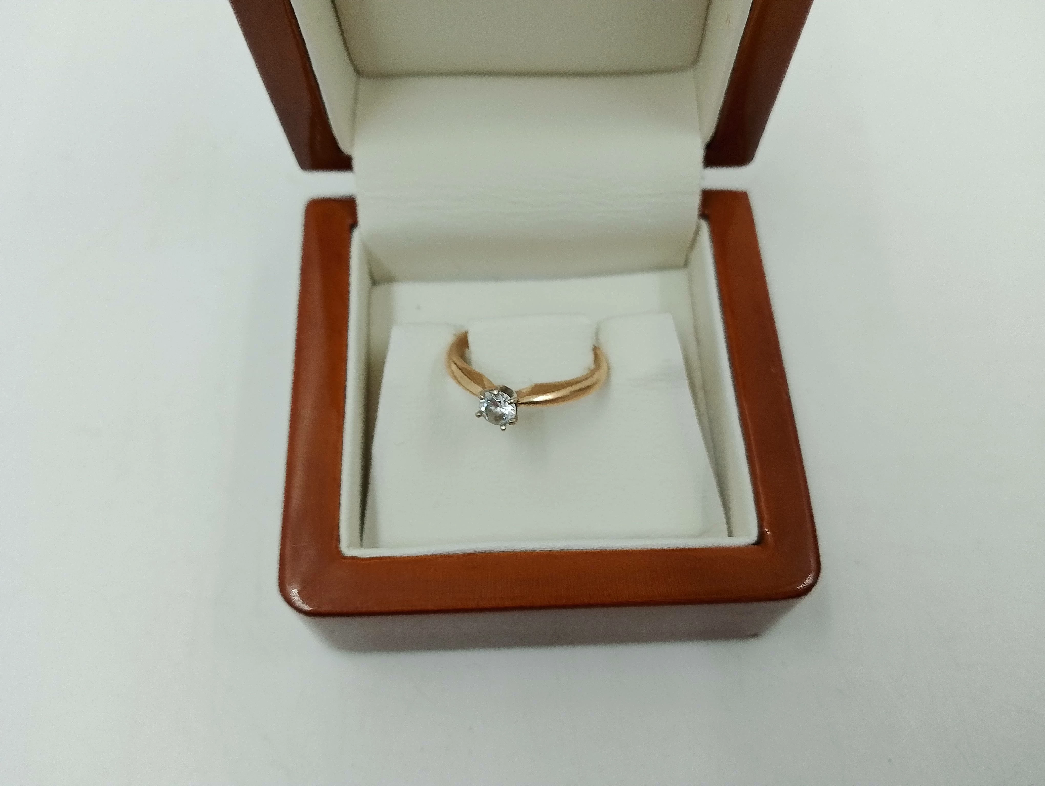 elegancki-pierscionek-ze-zlota-proby-585262g-material-15835-2