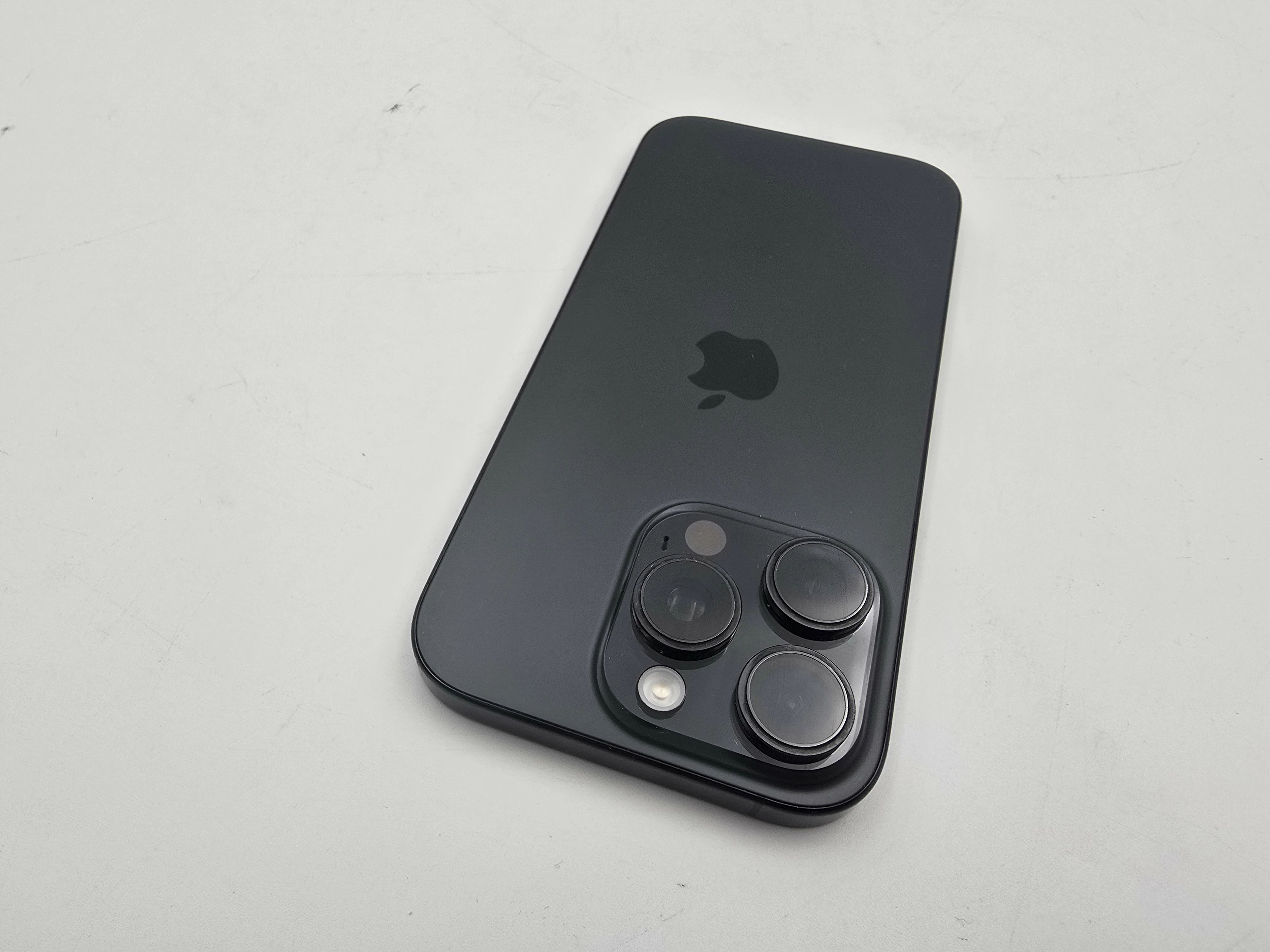 smartfon-apple-iphone-16-pro-5g-128gb-63-120hz-tytan-czarny-gwarancja-stan-11323-2