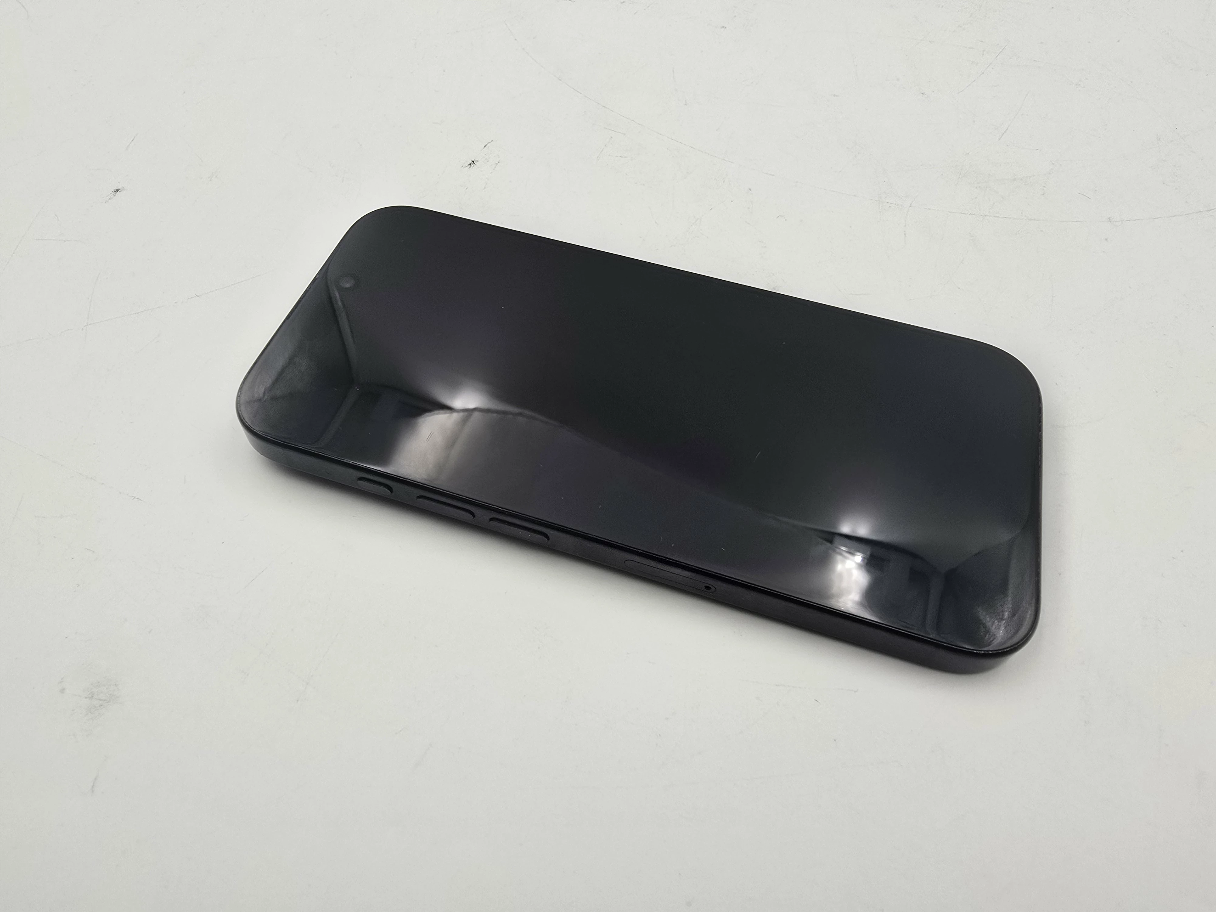 smartfon-apple-iphone-16-pro-5g-128gb-63-120hz-tytan-czarny-gwarancja-przekatna-ekranu-630